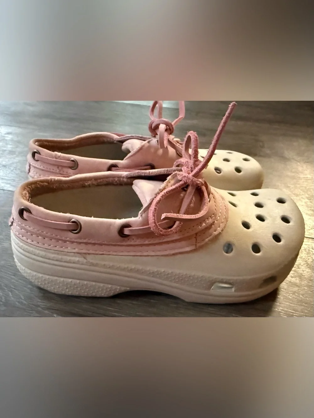 CROCS boat style shoes Womens sz 6, Mens / Youth sz 4